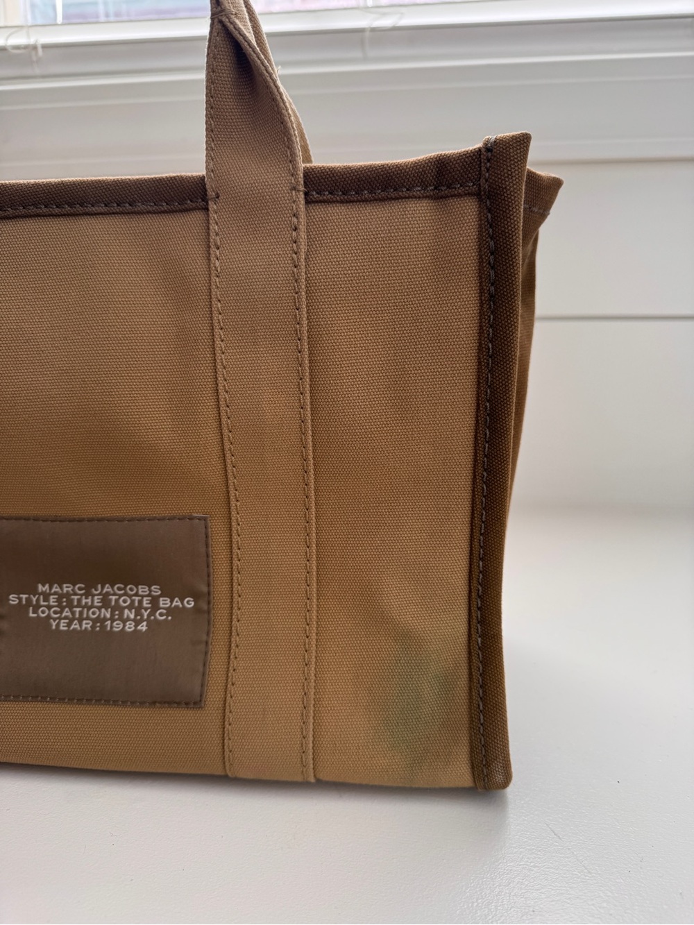 Marc Jacobs Canvas The ToteBag Medium in Tan - Picture 7 of 11